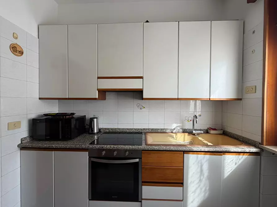 Immagine 8 di Trilocale in affitto  a Parma