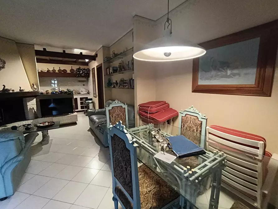Immagine 9 di Trilocale in affitto  a Massa