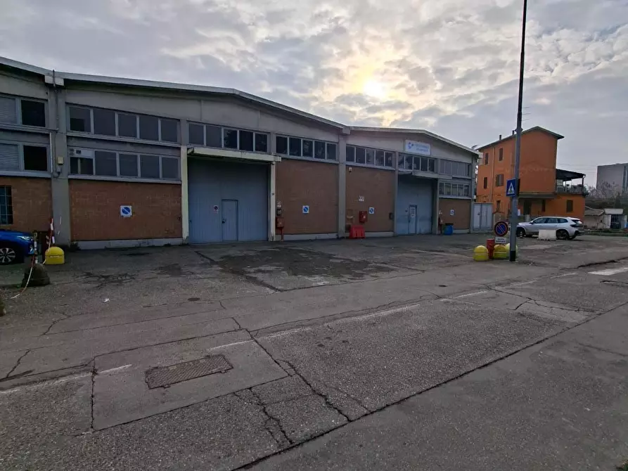 Immagine 2 di Capannone industriale in vendita  a Parma