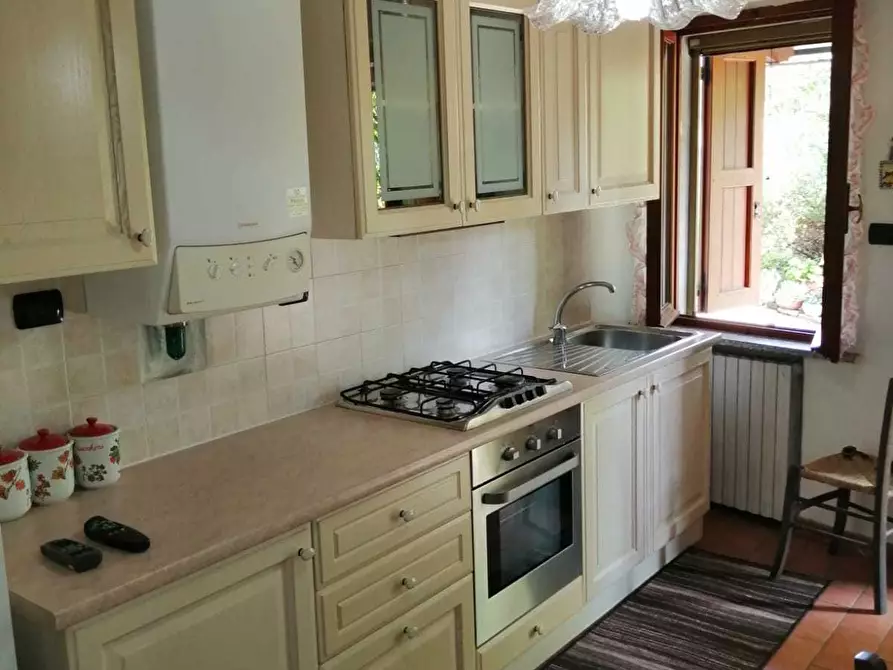 Immagine 2 di Trilocale in affitto  a Varano De' Melegari