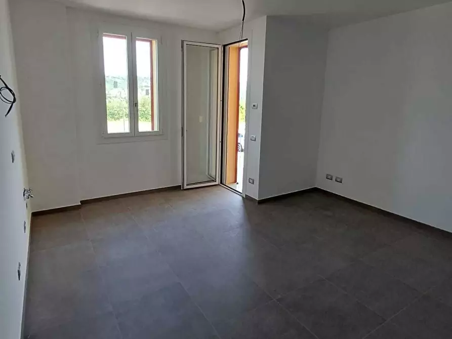 Immagine 6 di Bilocale in vendita  a Medesano