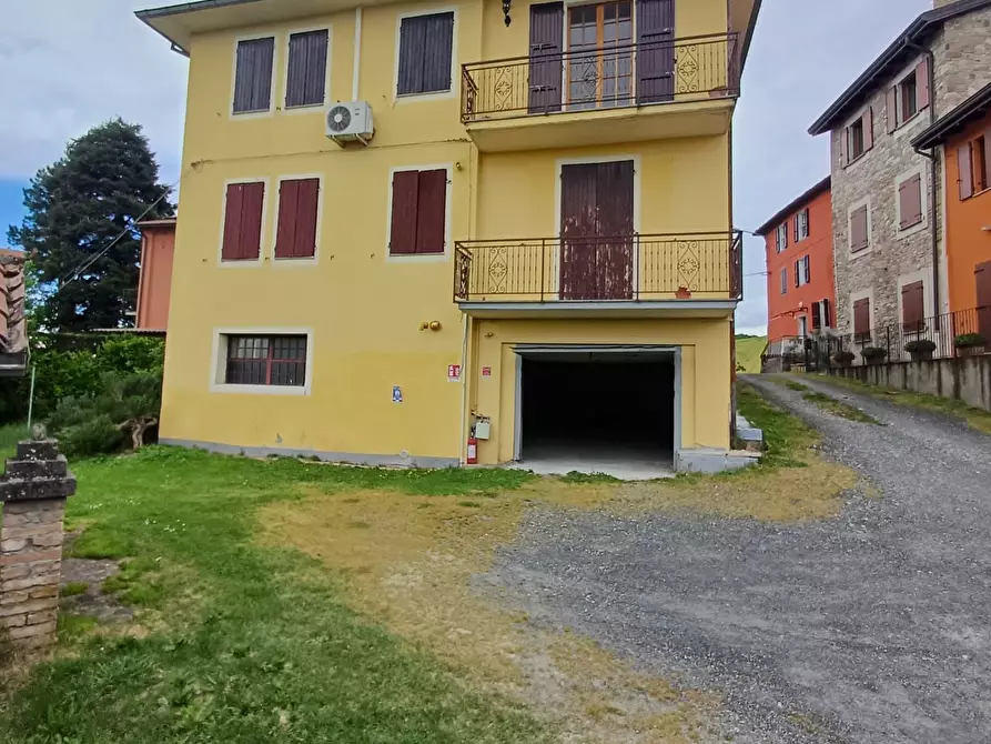 Immagine 5 di Trilocale in vendita  a Fornovo Di Taro