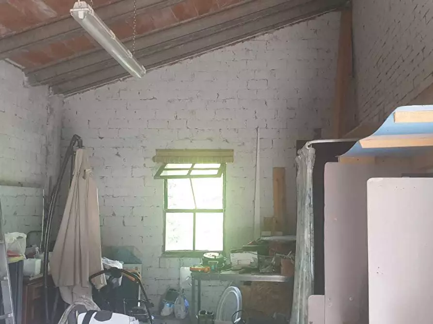 Immagine 5 di Garage in vendita  a Fornovo Di Taro