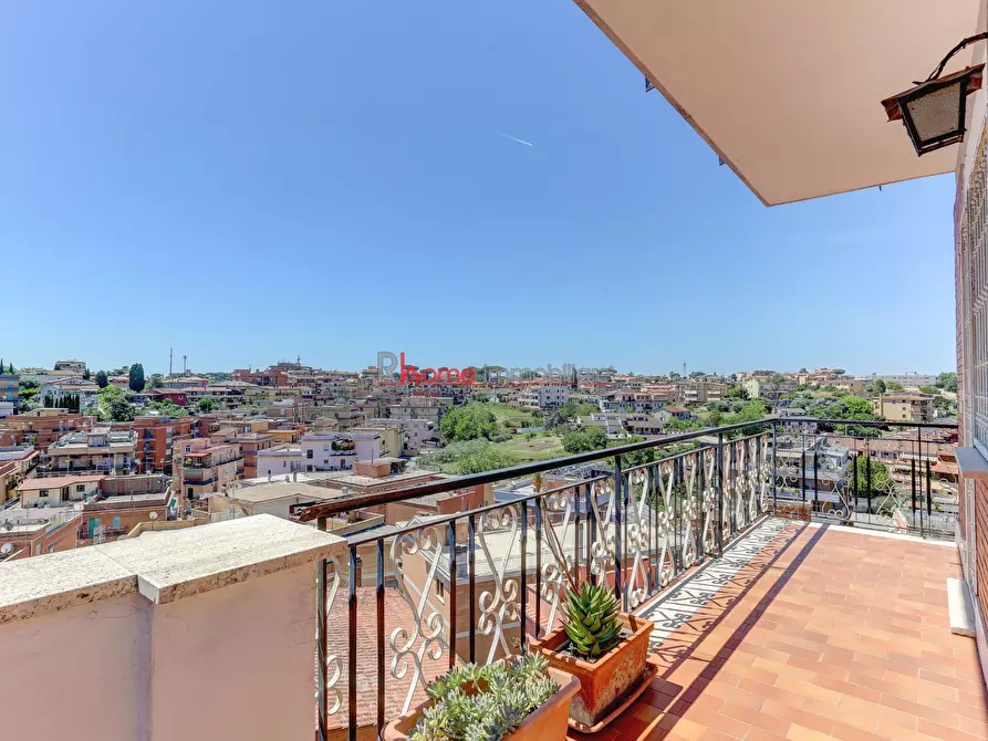 Immagine 1 di Trilocale in vendita  in Via Monte Lupo Fiorentino 99 a Roma