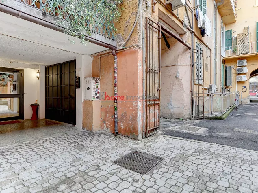 Immagine 27 di Locale commerciale in vendita  a Roma