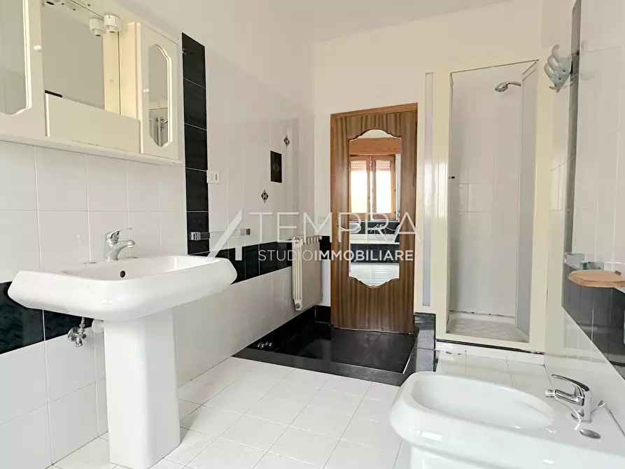 Immagine 8 di Appartamento in vendita  in Via Gaezza 3 a Adrano