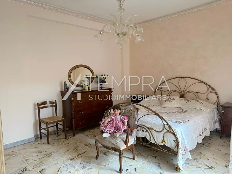 Immagine 10 di Appartamento in vendita  a Adrano
