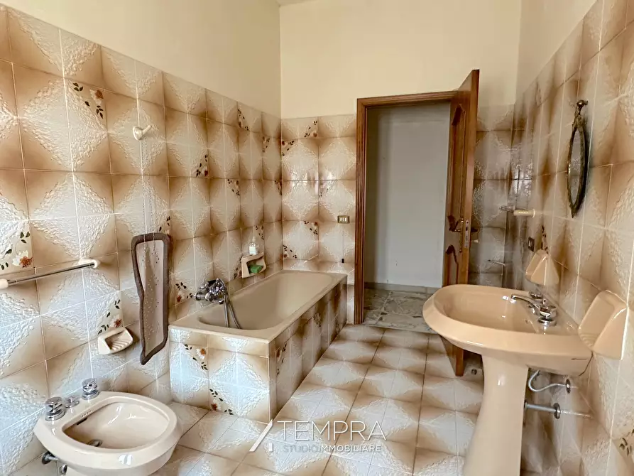 Immagine 17 di Casa indipendente in vendita  in VIA ALBERT EINSTEIN 9 a Adrano