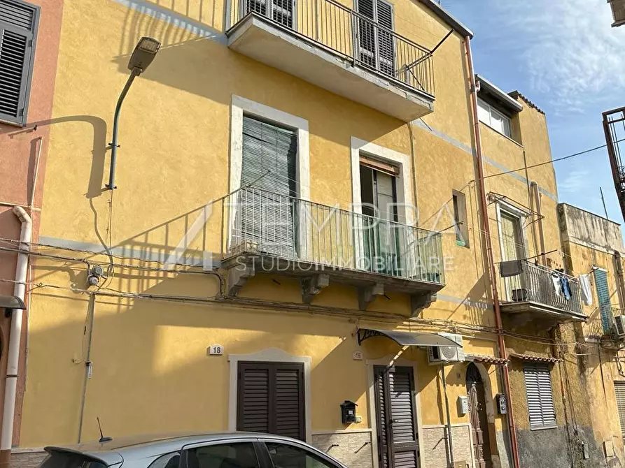 Immagine 20 di Appartamento in vendita  in Via Cipollone a Adrano