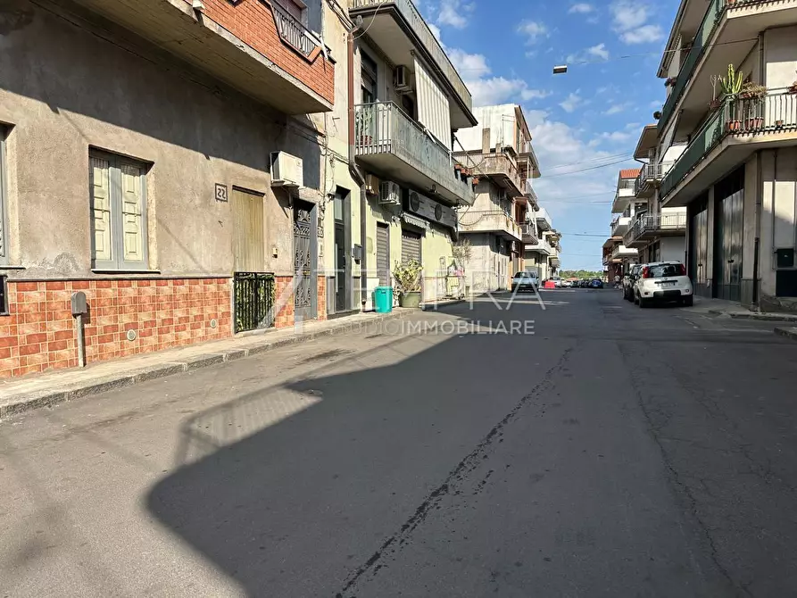 Immagine 16 di Appartamento in vendita  a Adrano