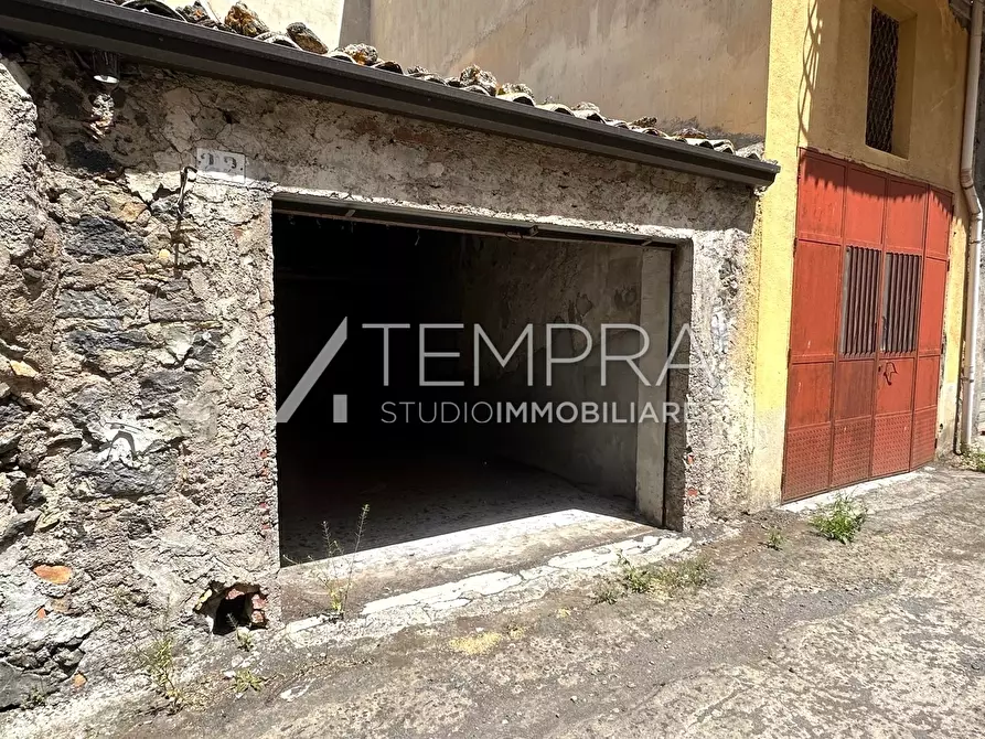 Immagine 2 di Casa indipendente in vendita  a Adrano