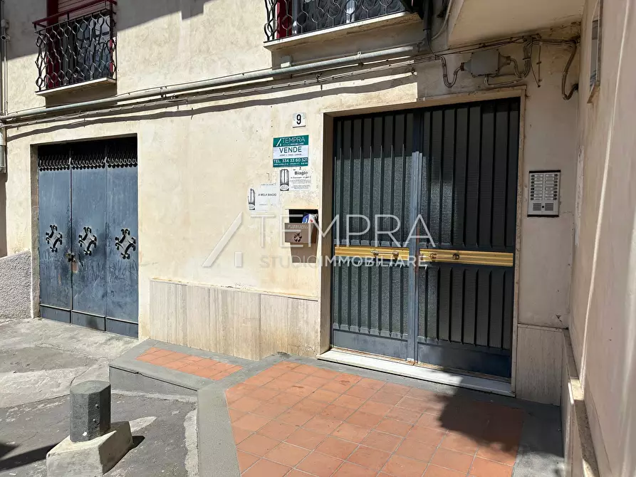 Immagine 26 di Appartamento in vendita  a Adrano