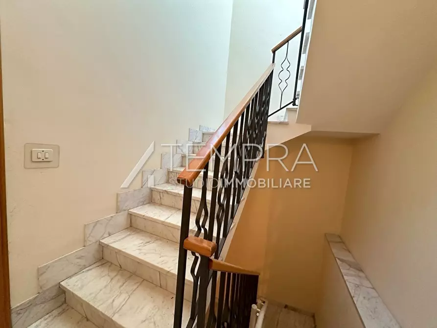 Immagine 12 di Appartamento in vendita  a Adrano