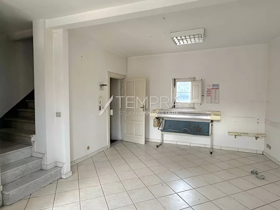 Immagine 19 di Casa indipendente in vendita  a Adrano