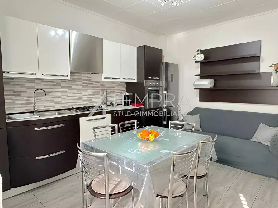 Immagine 2 di Casa indipendente in vendita  a Adrano