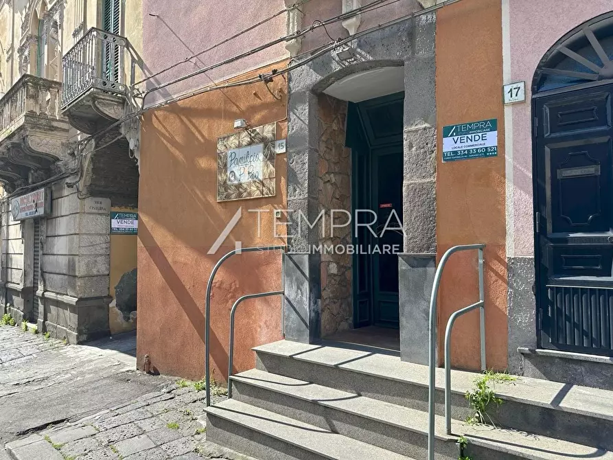 Immagine 1 di Locale commerciale in vendita  a Adrano