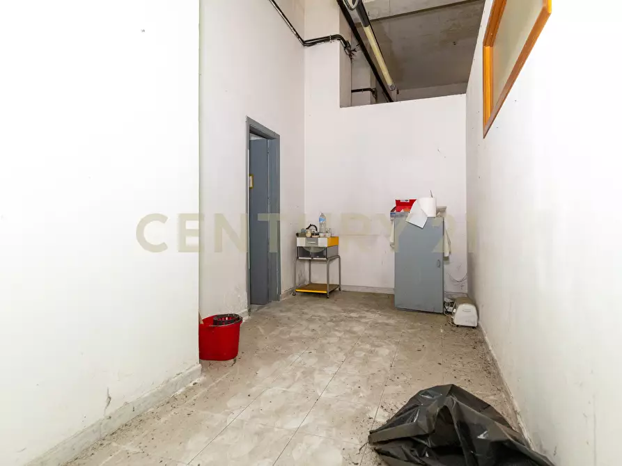 Immagine 11 di Locale commerciale in vendita  in Viale Mario Rapisardi 186 a Catania