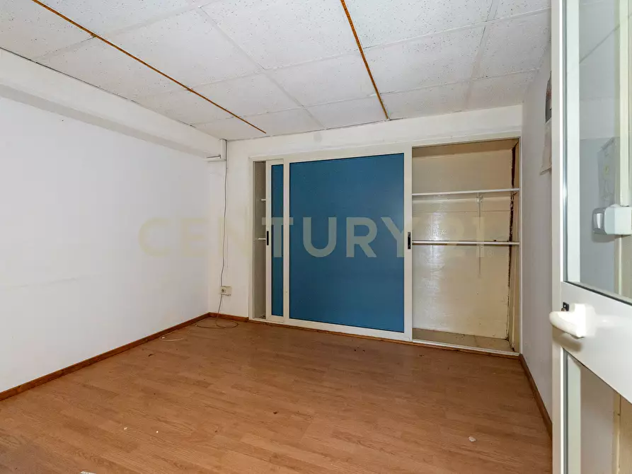 Immagine 79 di Showroom in vendita  in Via delle Scuole 1 a Aci Castello