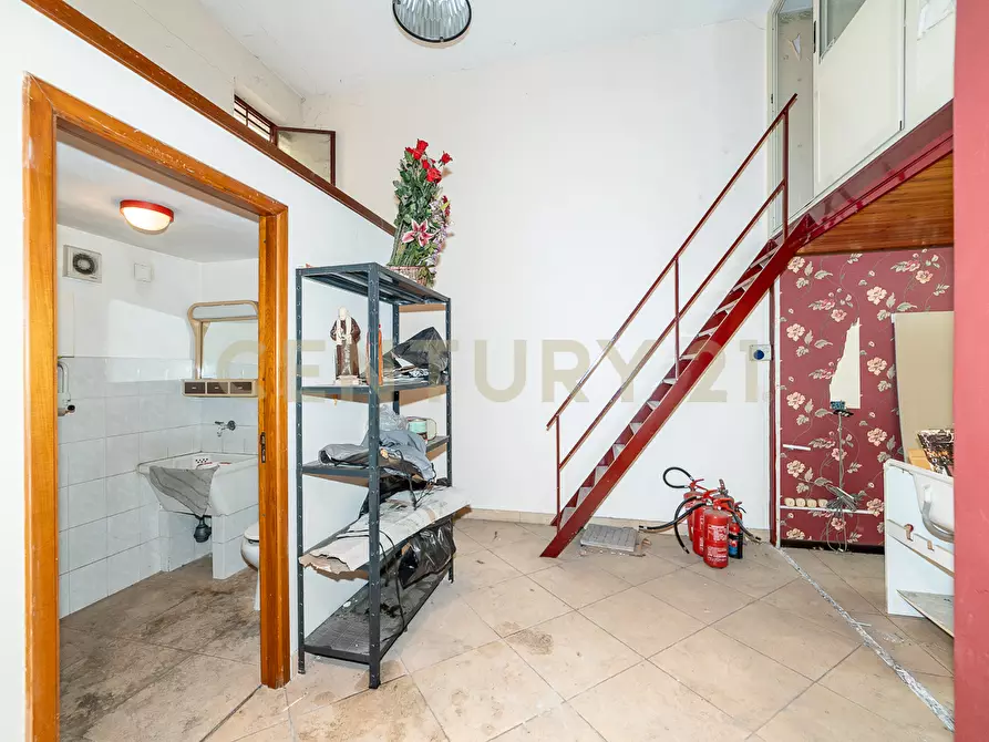 Immagine 16 di Attività commerciale in vendita  a Misterbianco