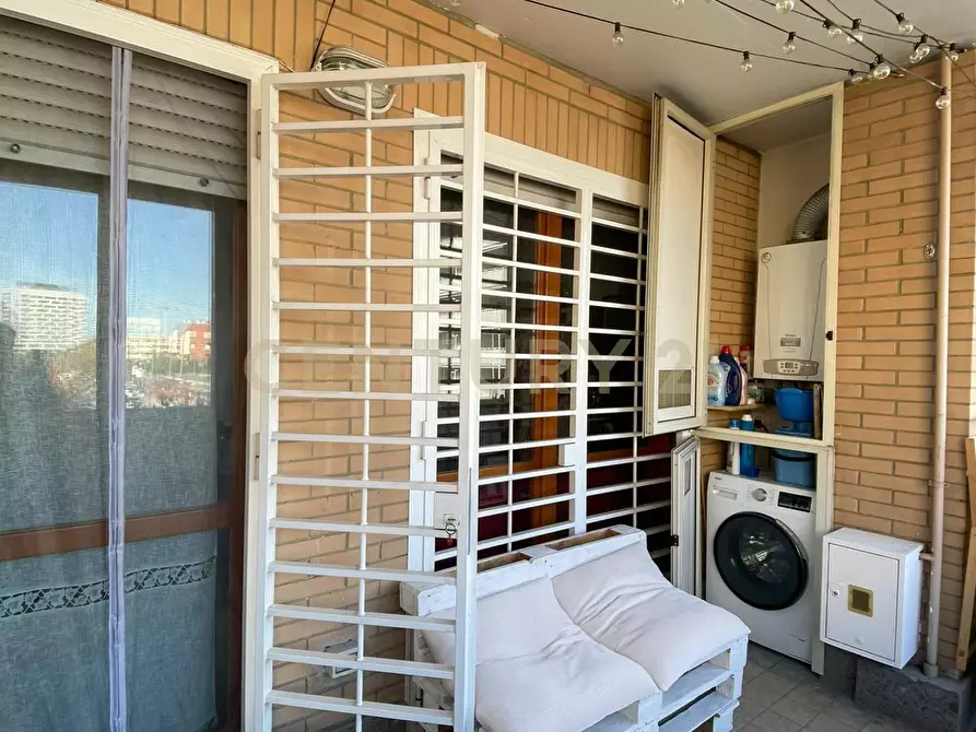 Immagine 19 di Bilocale in affitto  in via Giuseppe De Santis 3 a Roma