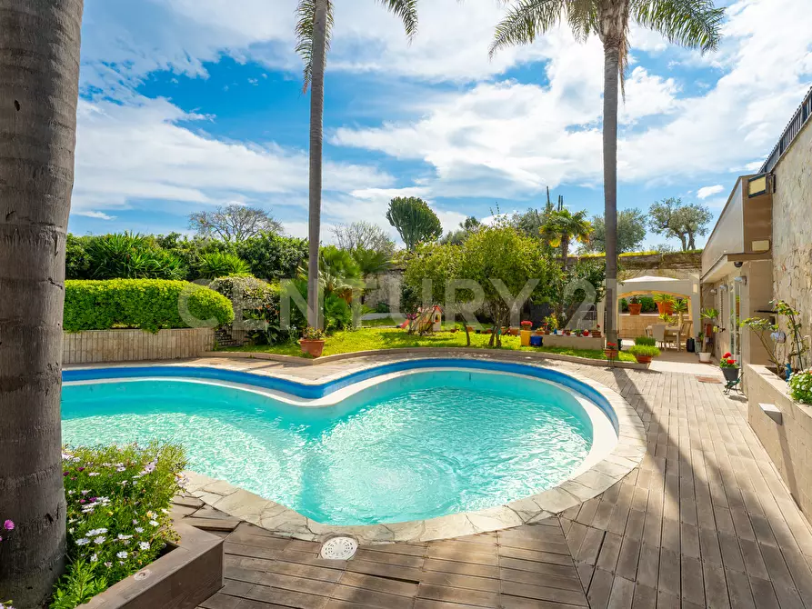 Immagine 1 di Villa in vendita  in Via G. Pezzana 11 a Aci Castello