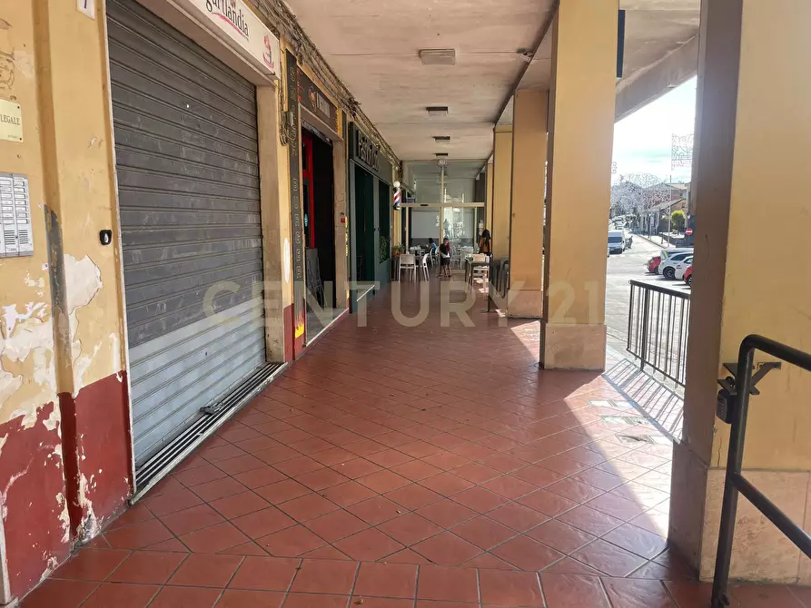 Immagine 31 di Locale commerciale in vendita  in Piazza Vittorio Emanuele a Nicolosi