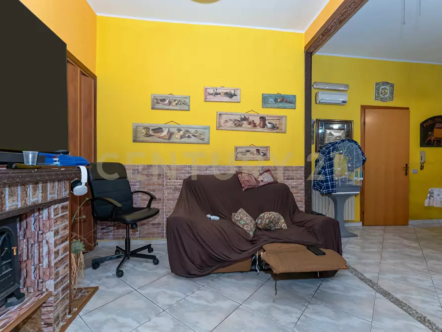 Immagine 18 di Pentalocale in vendita  in Via Antonio de Curtis 27 a Misterbianco