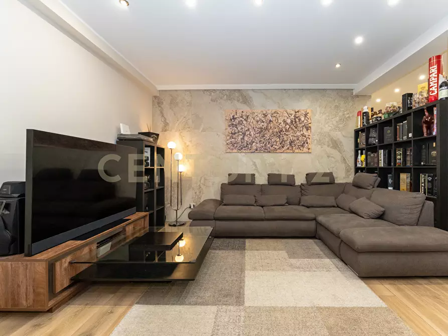 Immagine 32 di Pentalocale in vendita  in Via Lo Jacono Francesco 53 a Sant'agata Li Battiati