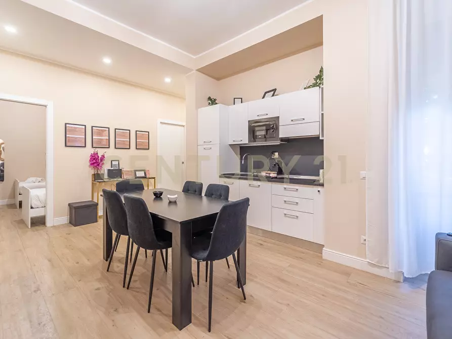 Immagine 2 di Bilocale in vendita  in Via Girolamo Benzoni a Roma