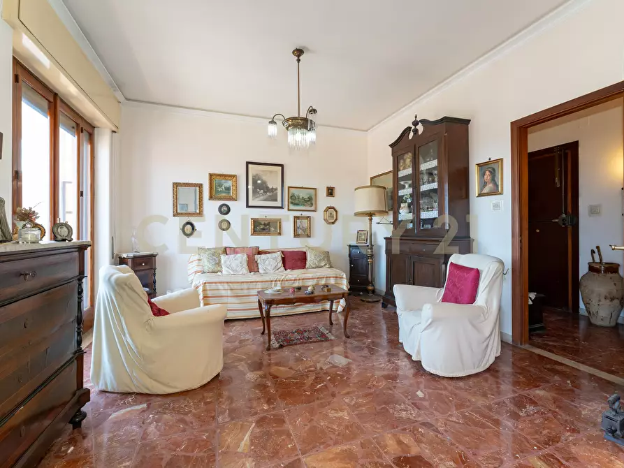Immagine 8 di Pentalocale in vendita  in Via Redentore 15 a Catania