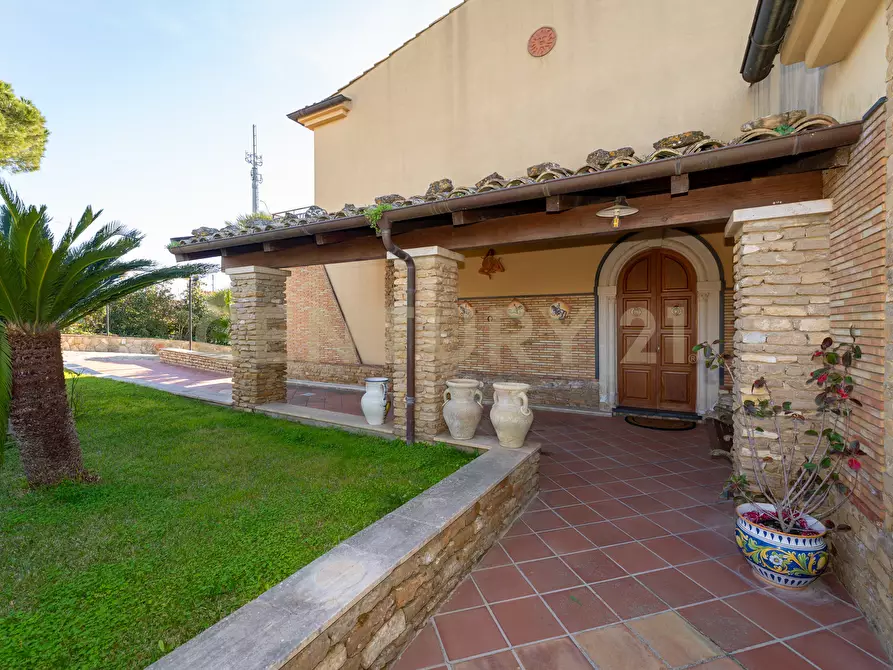 Immagine 2 di Villa in vendita  in Via Gela 95 a Caltagirone