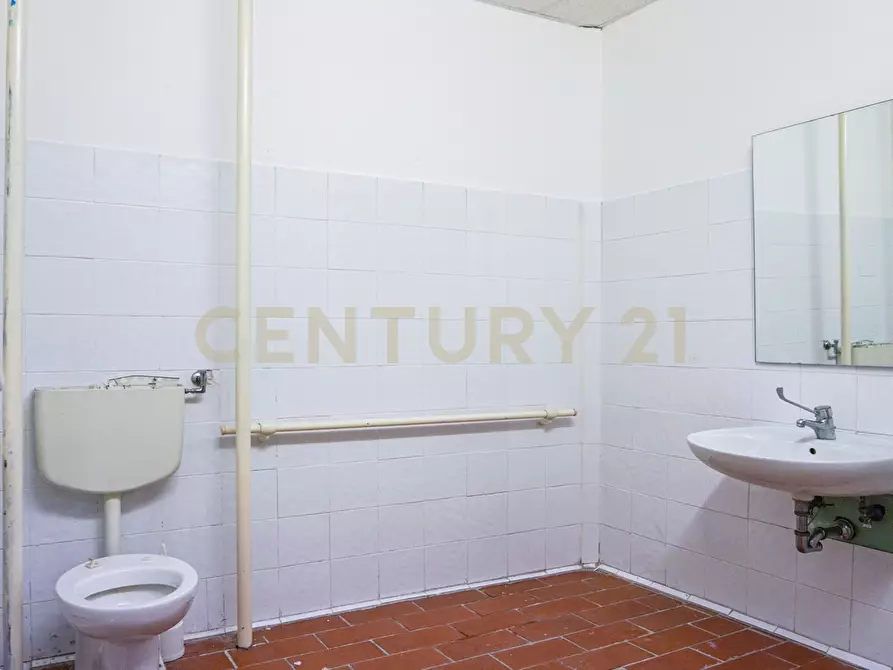 Immagine 15 di Locale commerciale in vendita  in Via Federico Nansen 24 a Roma