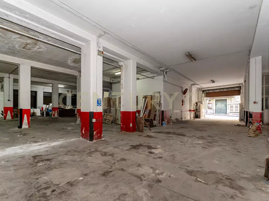 Immagine 14 di Garage in vendita  in Via Enna 13 a Catania