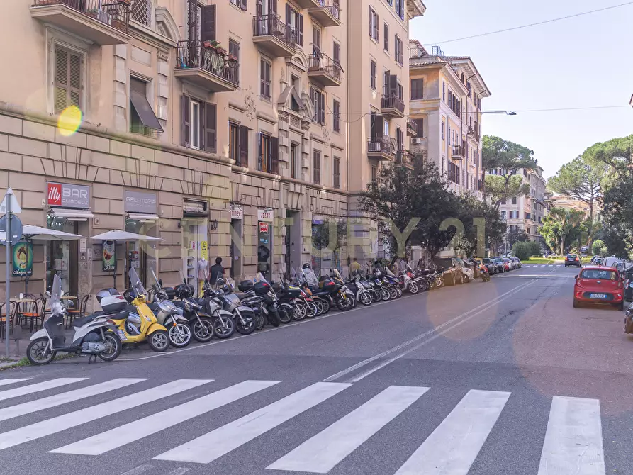 Immagine 37 di Quadrilocale in vendita  in Via Nemorense 26/28 a Roma