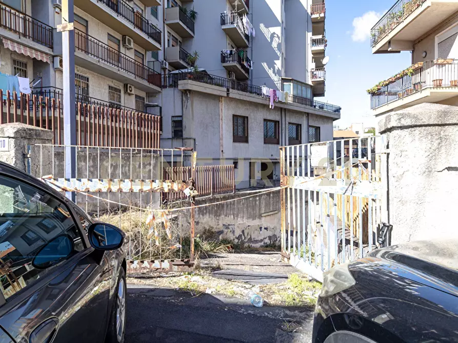 Immagine 21 di Locale commerciale in vendita  in Via Renato Fucini 10 a Catania