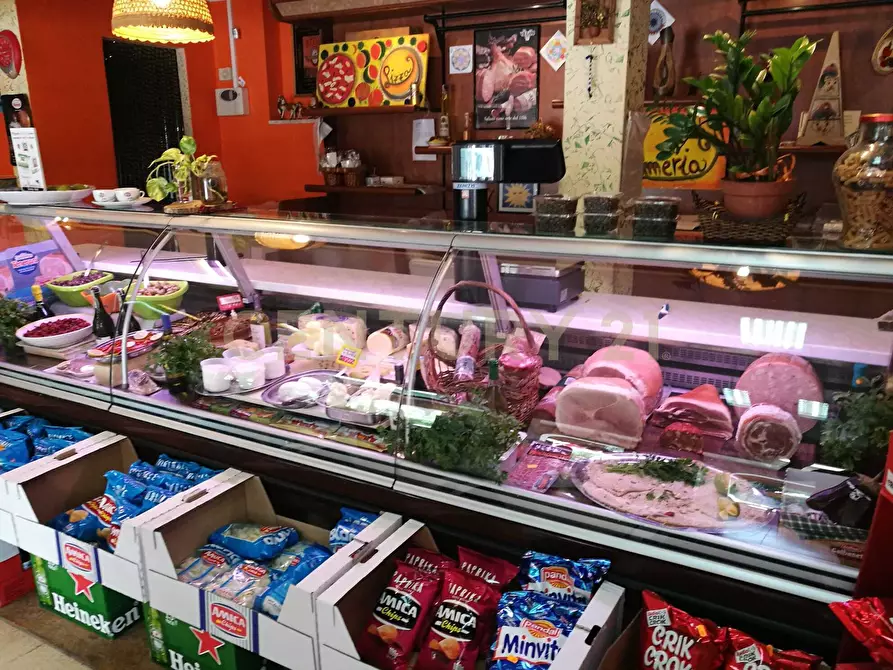 Immagine 26 di Locale commerciale in vendita  in Viale dei Lidi a Siracusa