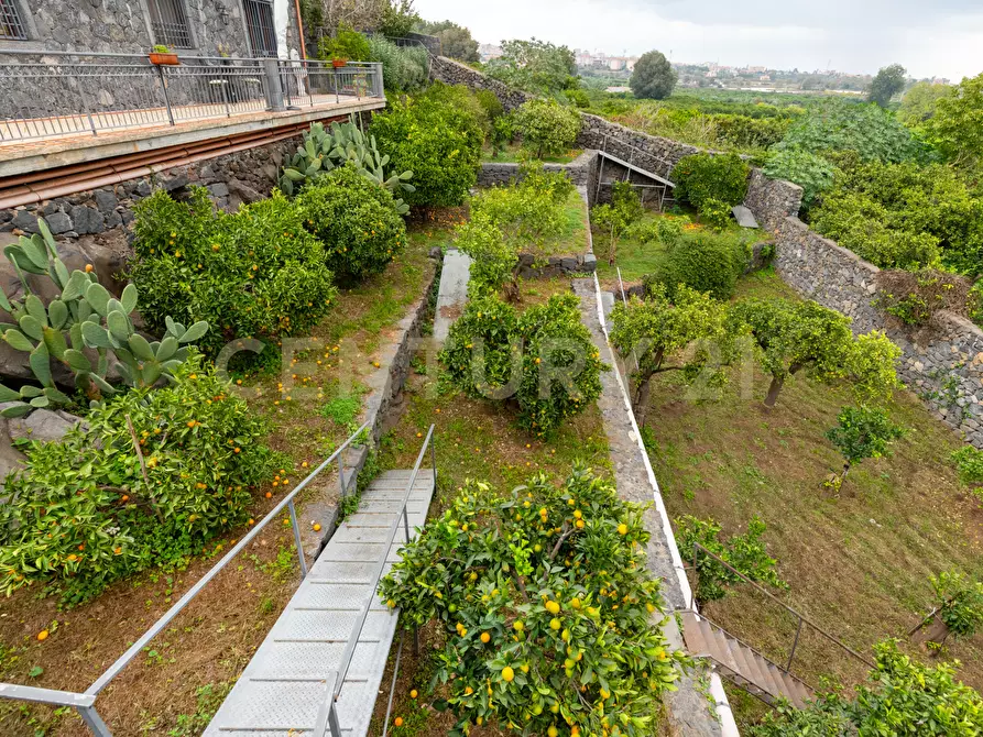 Immagine 87 di Villa in vendita  in Via Brinzio 20 a Aci Catena