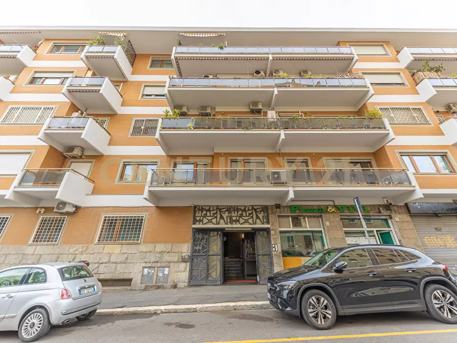 Immagine 10 di Quadrilocale in vendita  in Via Leon Pancaldo 26 a Roma
