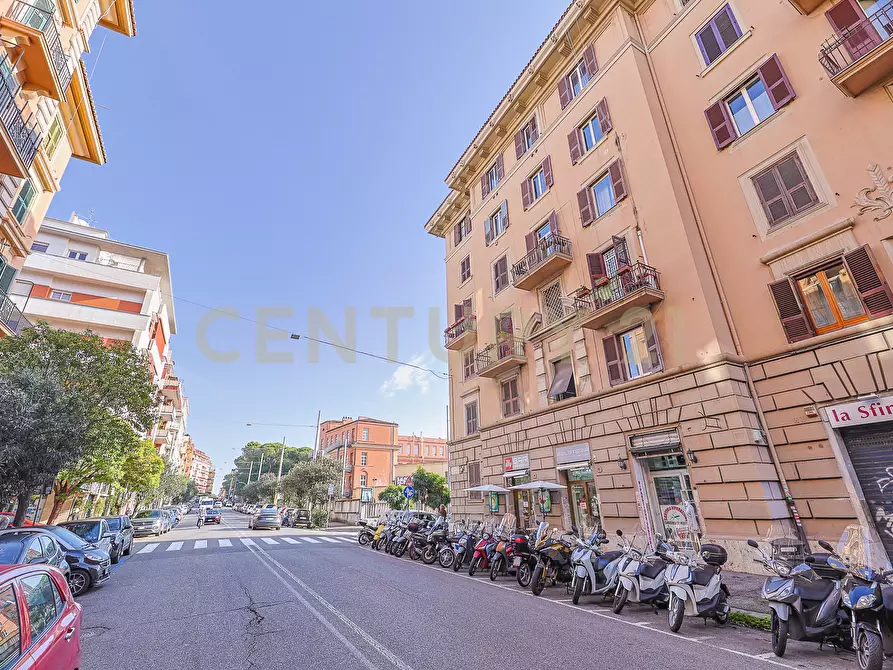 Immagine 35 di Quadrilocale in vendita  in Via Nemorense 26/28 a Roma