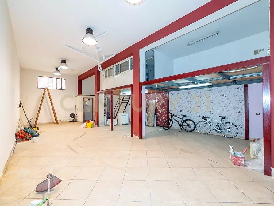 Immagine 10 di Attività commerciale in vendita  a Misterbianco