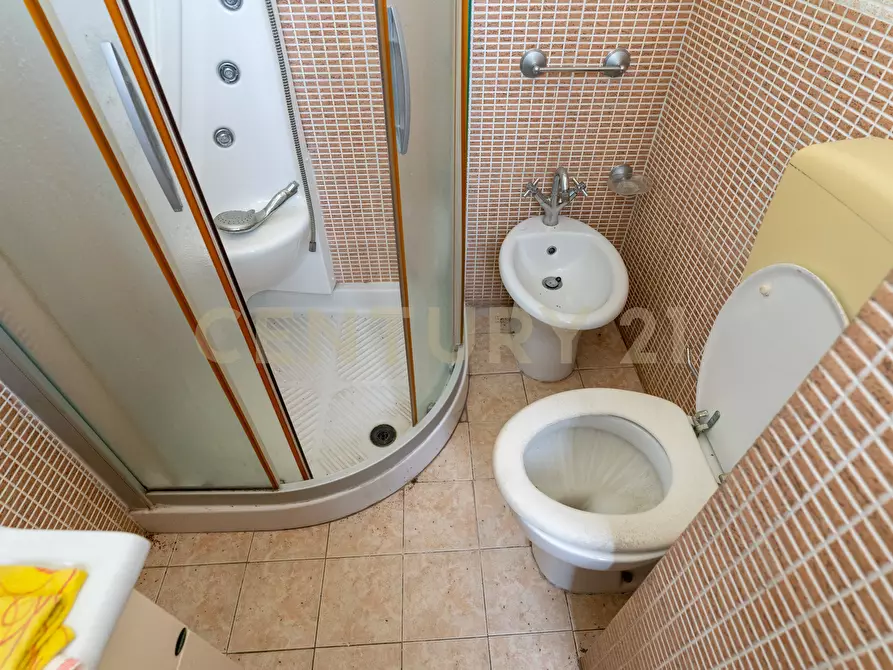 Immagine 38 di Pentalocale in vendita  in Via Edmondo de Amicis 62 a Catania