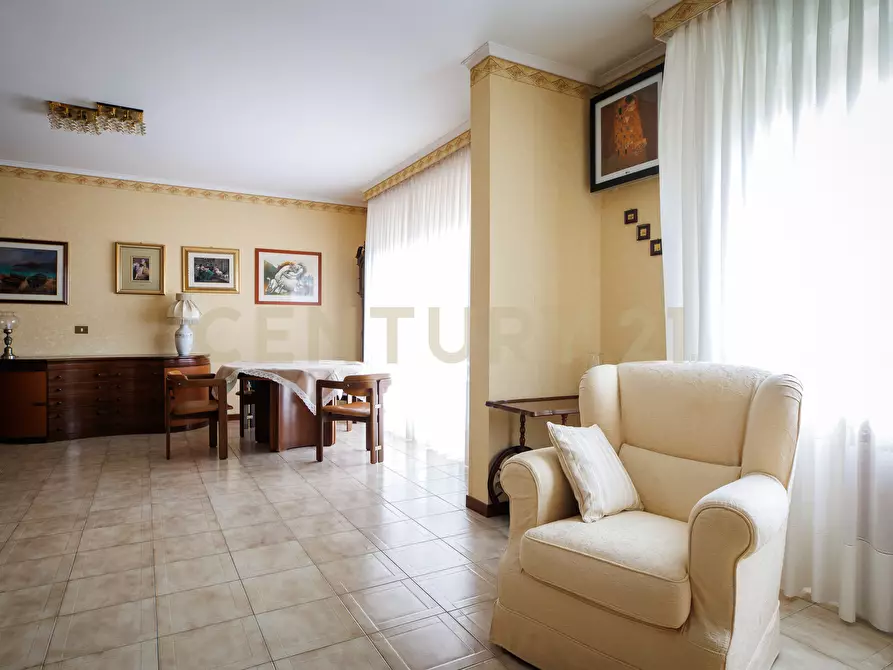 Immagine 3 di Trilocale in vendita  in Via Tazio Nuvolari 210 a Roma