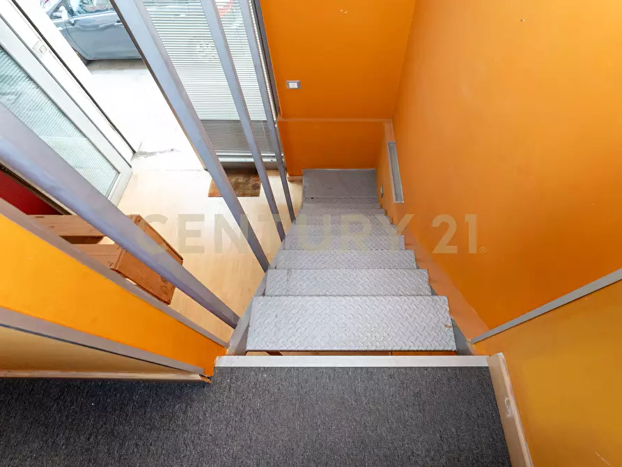 Immagine 17 di Locale commerciale in vendita  in Via Padova 64 a Catania