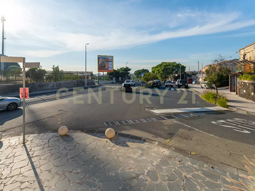 Immagine 28 di Locale commerciale in vendita  in Via Nizzeti 3 a Tremestieri Etneo