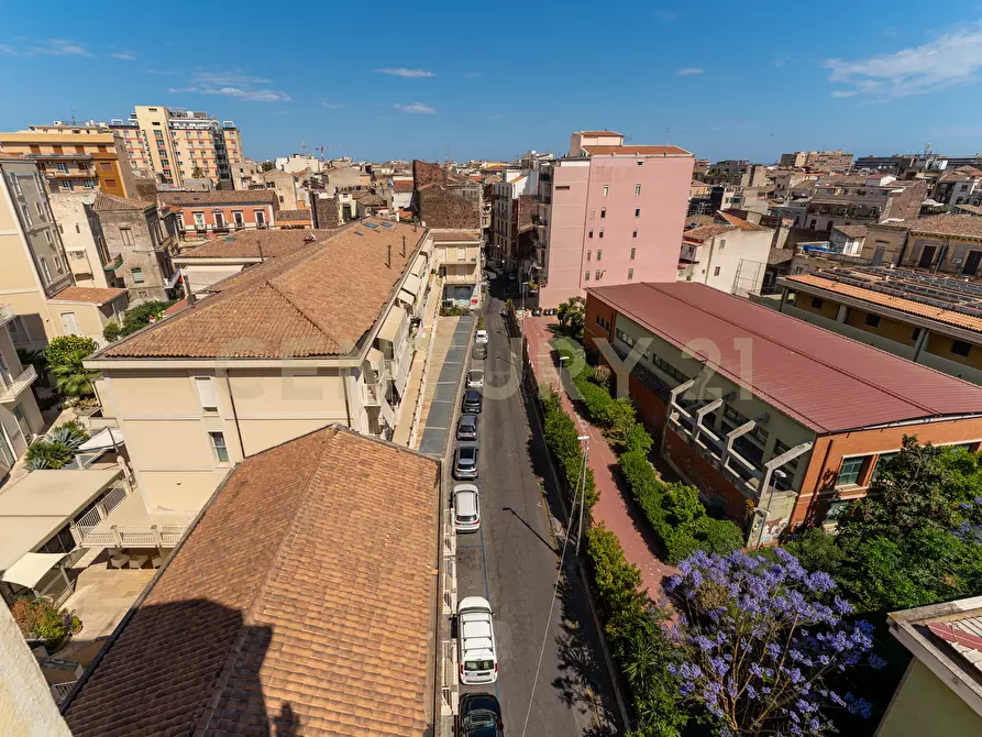 Immagine 16 di Pentalocale in vendita  in Via Redentore 15 a Catania