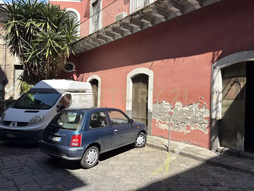 Immagine 31 di Locale commerciale in vendita  in Via 6 Aprile 61 a Catania