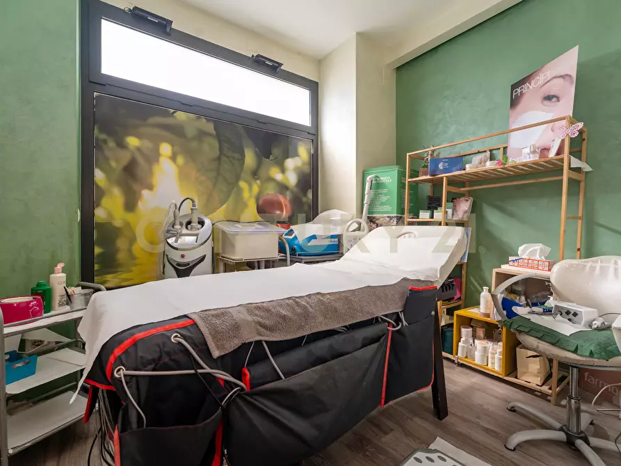 Immagine 21 di Locale commerciale in vendita  in Via del Bosco 163 a Catania