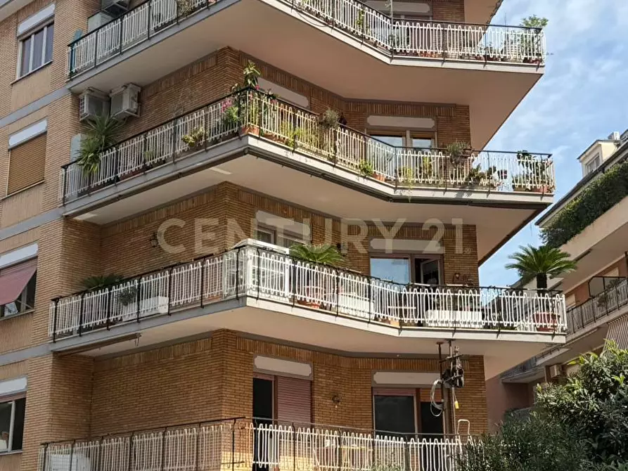 Immagine 6 di Trilocale in vendita  in Via Carlo Dossi 80 a Roma