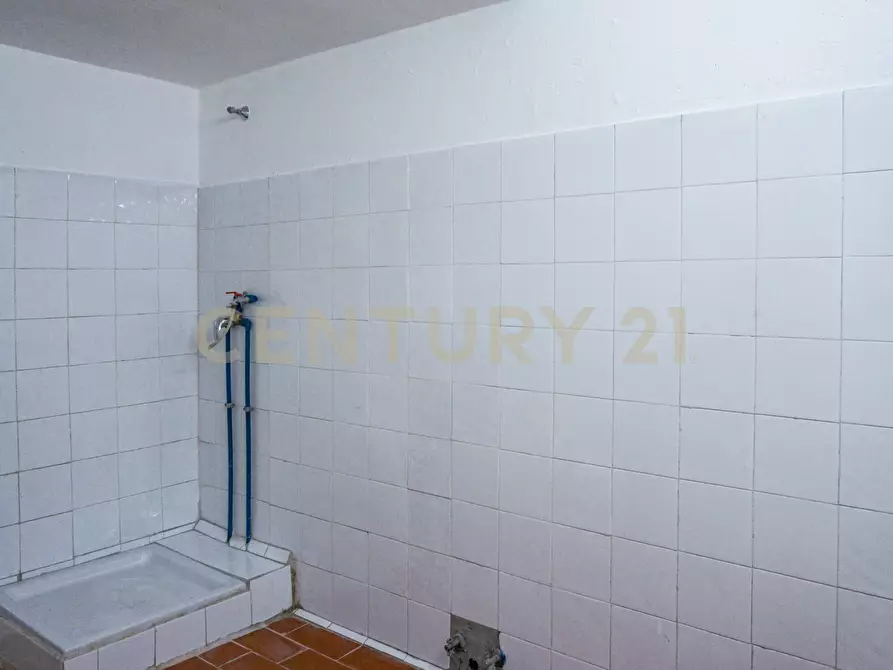 Immagine 14 di Locale commerciale in vendita  in Via Federico Nansen 24 a Roma