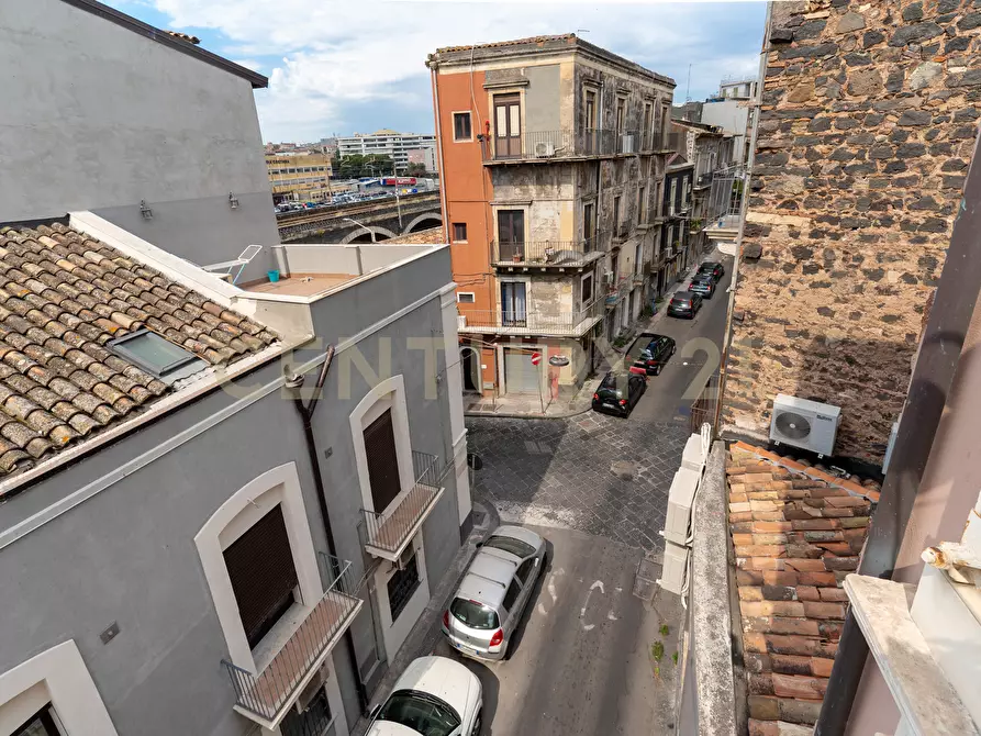 Immagine 17 di Trilocale in vendita  in Via del Vecchio Bastione 29 a Catania